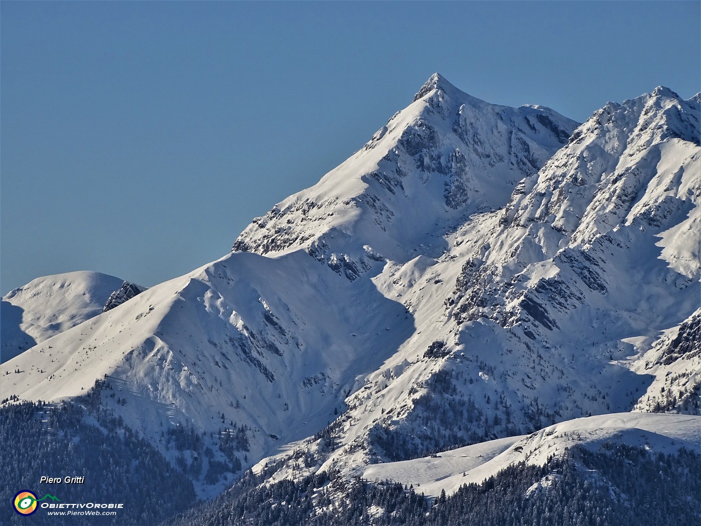 49 Maxi-zoom verso il Pizzo dei Tre Signori (2554 m).JPG